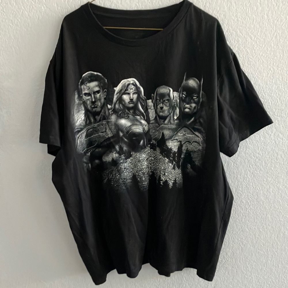 Men’s 2XL DC comic shirt